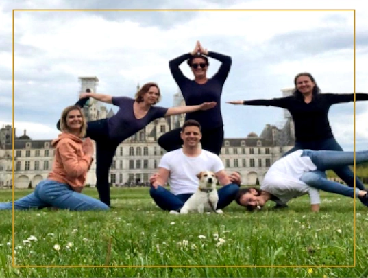 Cours de yoga à l'extérieur de La Blondellerie